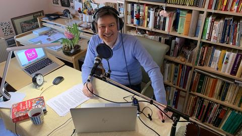 Dieter Voss moderiert erstmals von Zuhause eine Sendung