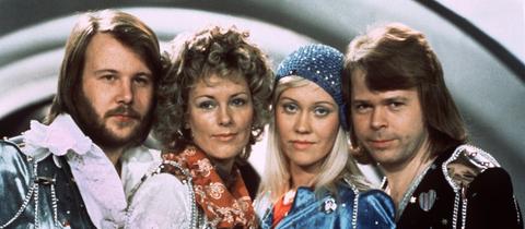 ABBA beim ESC 1974 - Benny Andersson, Anni-Frid Lyngstad, Agnetha Fältskog und Björn Ulvaeus