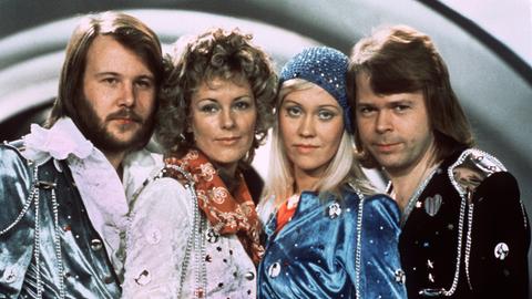 ABBA beim ESC 1974 - Benny Andersson, Anni-Frid Lyngstad, Agnetha Fältskog und Björn Ulvaeus