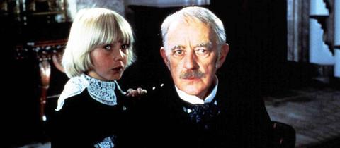 Cedric Erroll (Ricky Schroder) und der Earl of Dorincourt (Alec Guinness), sein Großvater.