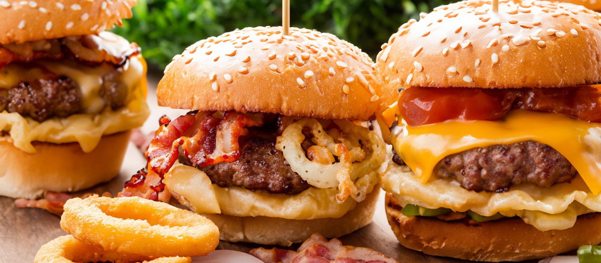Rezept für einen Burger mit Kirsch-Barbecue-Soße | hr4.de | Rezepte