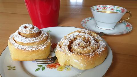 Zimtschnecken mit und ohne Apfel-Mandelfüllung