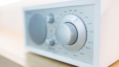 Ein Radio mit UKW- und MW-Empfang