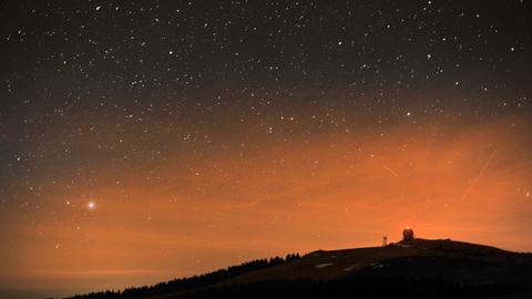 Sternenhimmel über der Wasserkuppe in der Rhön