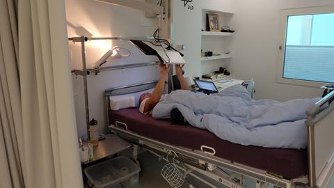 Dennis Freischlad beim Experiment