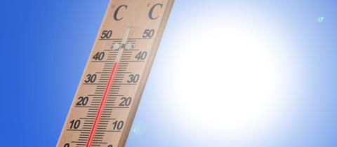 Ein Thermometer zeigt 40 Grad Celsius an