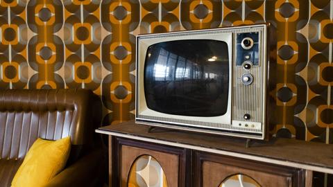 Siebziger Jahre - Tapete und Fernseher aus dieser Zeit