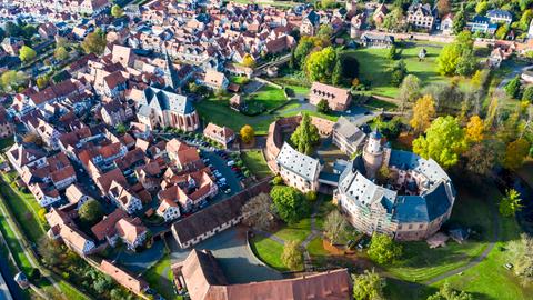 Blick auf Schloss Büdingen und die angrenzende Altstadt mit Marienkirche