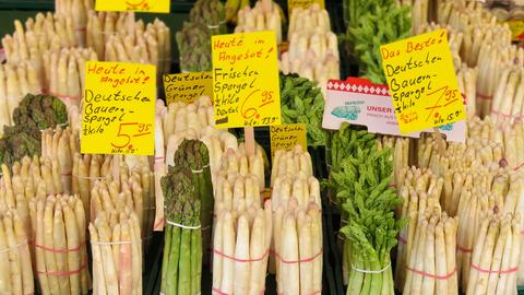 Marktstand mit Spargel